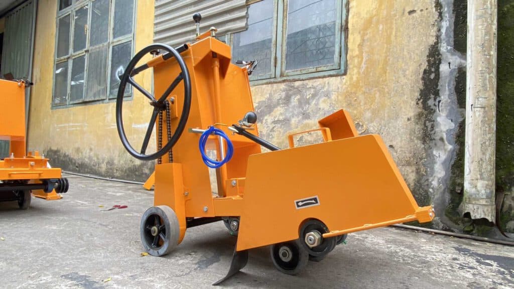 MÁY CẮT BÊ TÔNG KC12-HUYNDAI HGE200-10CM
