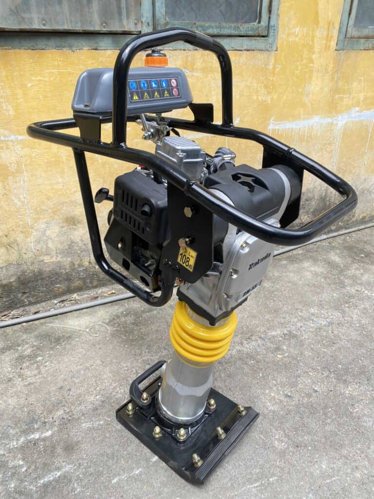 MÁY ĐẦM CÓC XĂNG RM55 - ROBIN EH0.9