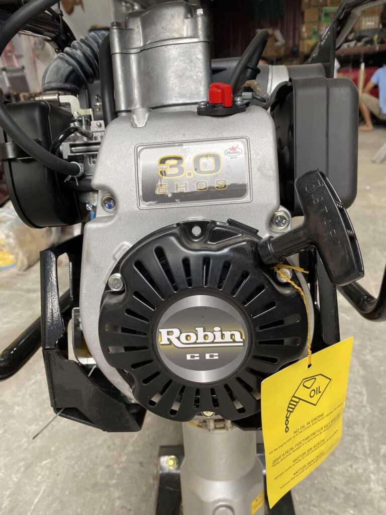 MÁY ĐẦM CÓC XĂNG RM55 - ROBIN EH0.9