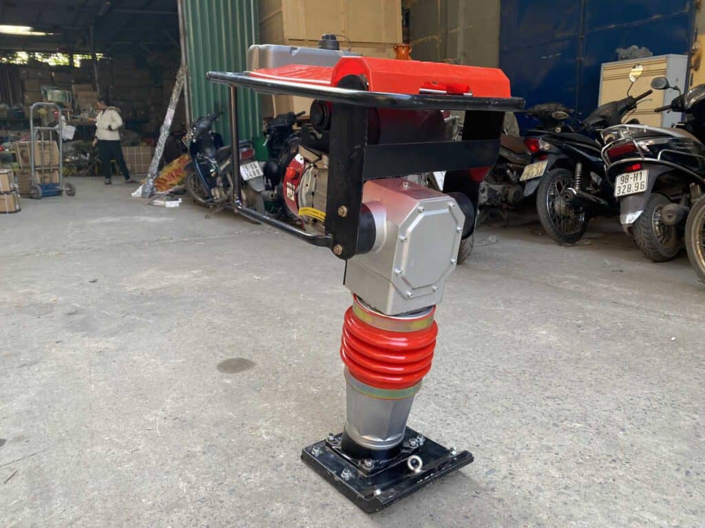 MÁY ĐẦM CÓC XĂNG RM90G