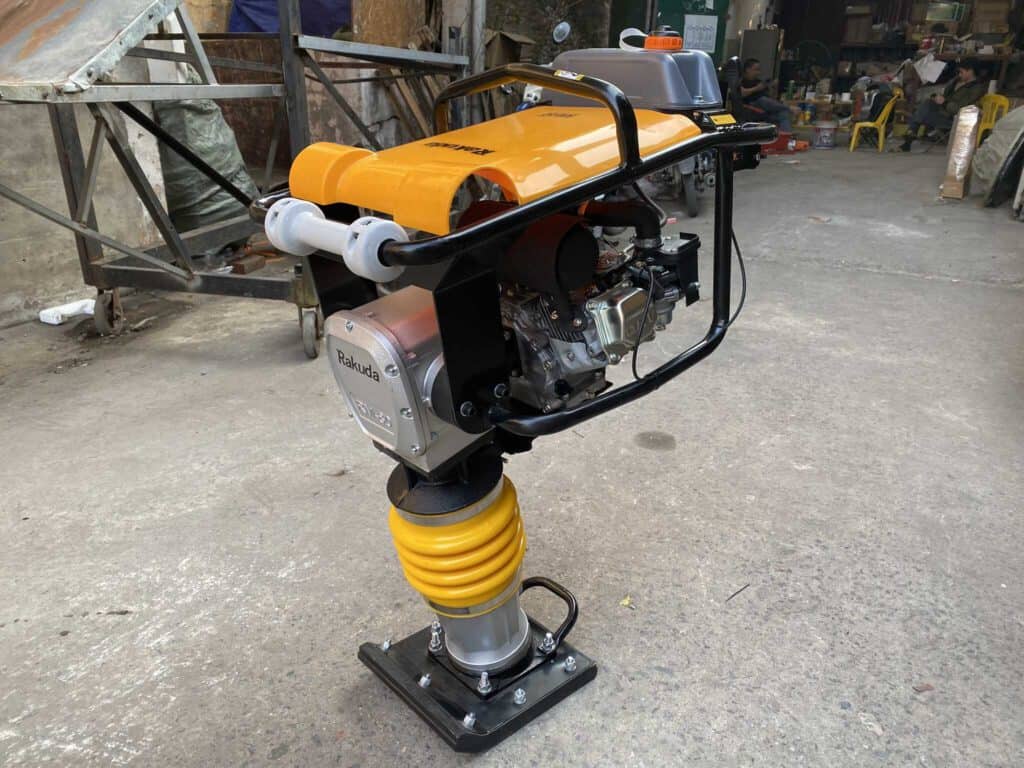 MÁY ĐẦM CÓC XĂNG RM80-HUYNDAI HGE160/5.5HP