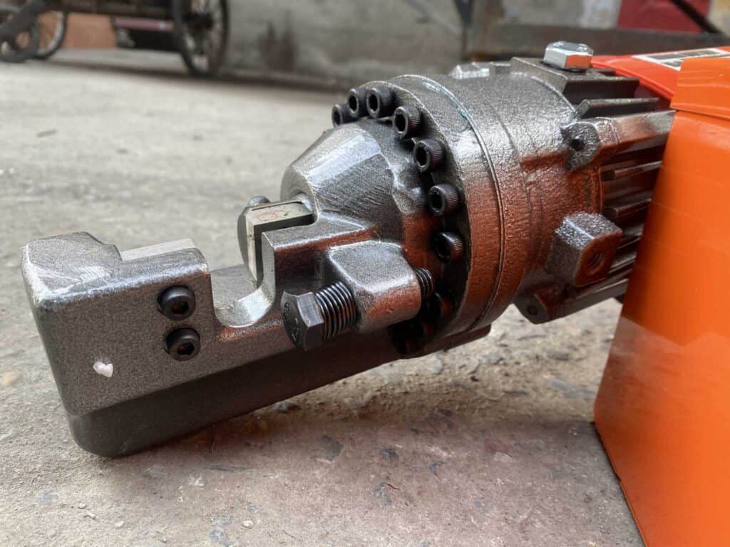 MÁY CẮT SẮT THỦY LỰC HÀN QUỐC 16C-16MM