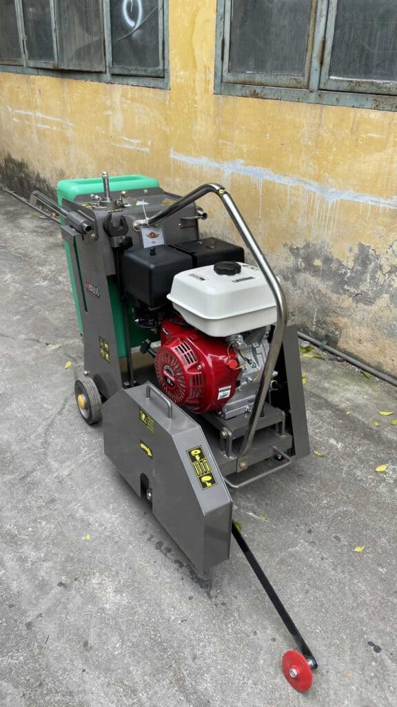 MÁY CẮT BÊ TÔNG CBT-25A - HGE390 HUYNDAI - 18CM