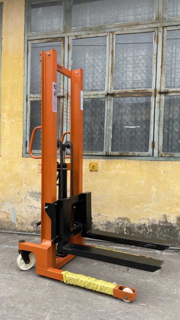 Xe Nâng Cao 2000KG-Nâng Cao 1.6m+Vam Tay (XNC-1100I)