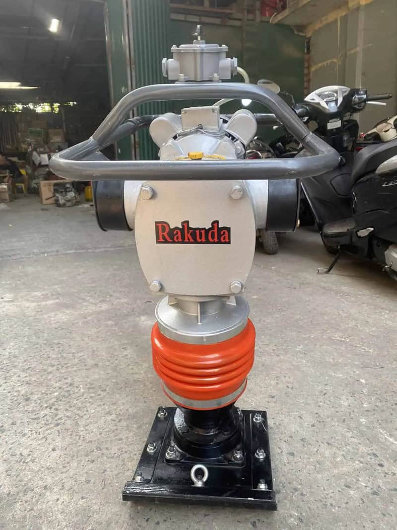 Máy đầm cóc điện vận hành êm, không ô nhiễm tiếng ồn