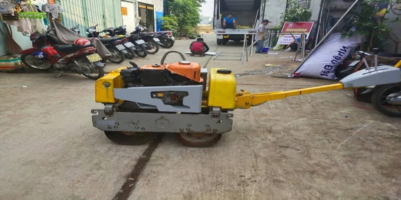 Máy lu dắt tay giúp nén chặt nền không sợ sụt lún